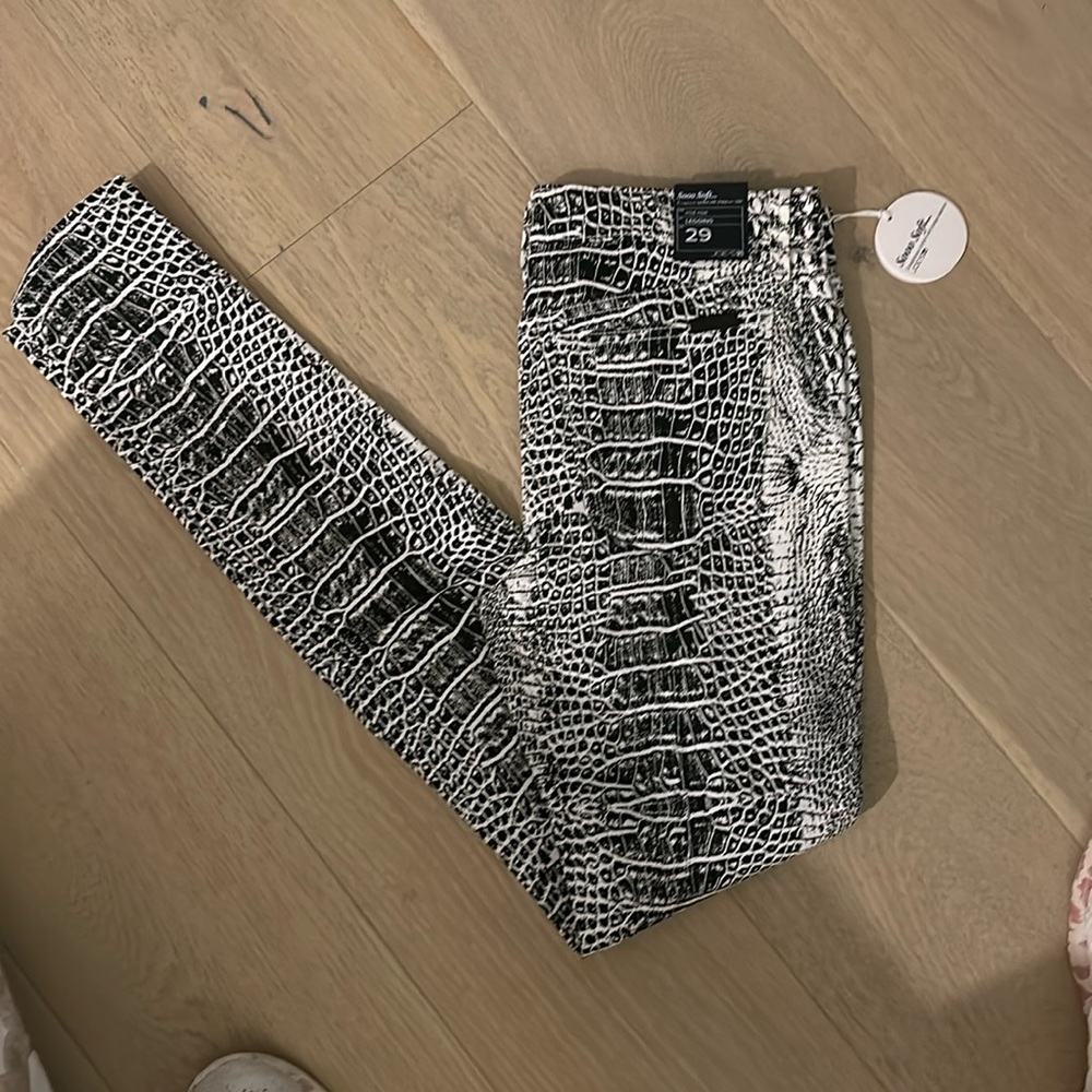 NWT Joe’s jeans black and white legging